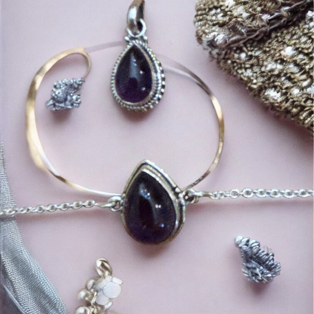 NWOT Amethyst Pendant and Bracelet Set